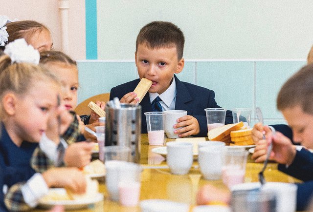 Почему питание в школах надо заказывать заранее?