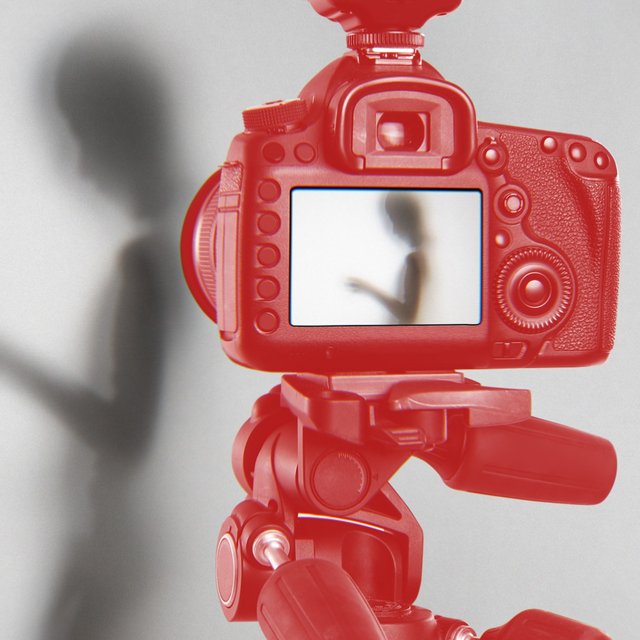 «Маму осудили на 13 лет»: как разоблачили студию, где школьниц снимали обнаженными