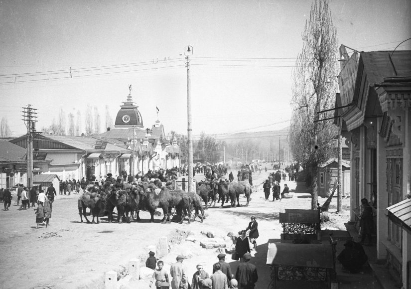Улицы Алма-Аты в 1930-х годах.