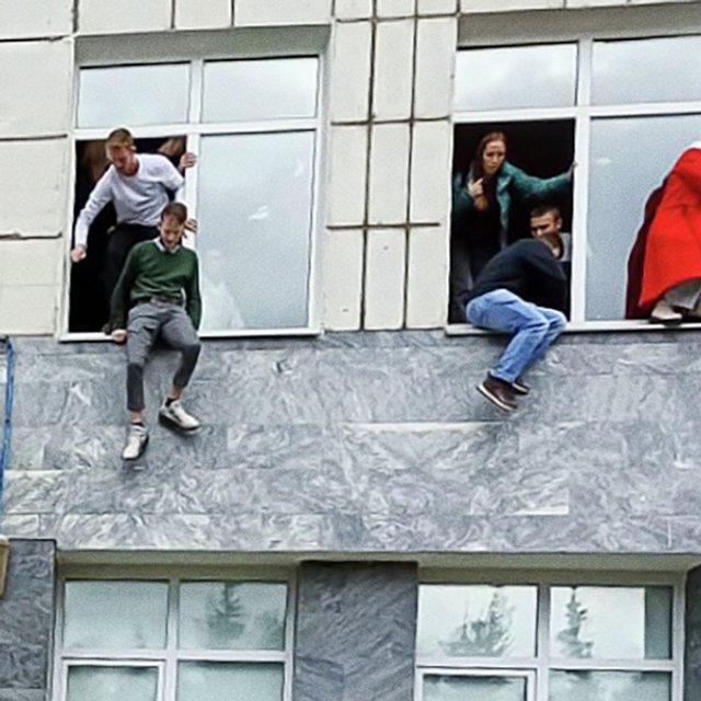 «Стрелками не становятся просто так». Психолог Лариса Суркова — о том, почему трагедии нас ничему не учат