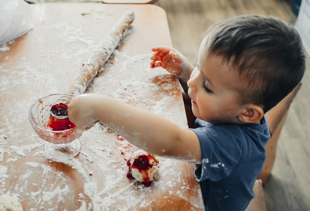 3 простых новогодних блюда, которые может приготовить даже дошкольник