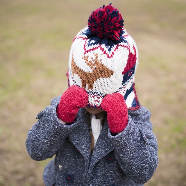 Что делать, если ребёнок всего стесняется