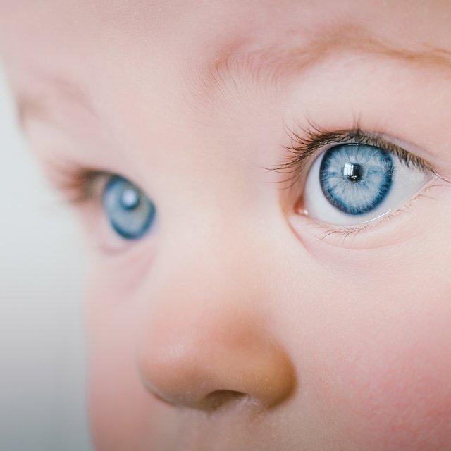 «Ты хорошо видишь?». Почему нет смысла спрашивать об этом ребёнка (он всё равно не ответит правильно)