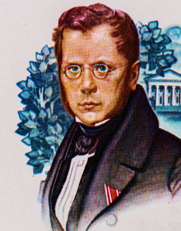 Пьер Безухов — поэт Пётр Вяземский. Фото: Prachaya Roekdeethaweesab / Shutterstock / Fotodom