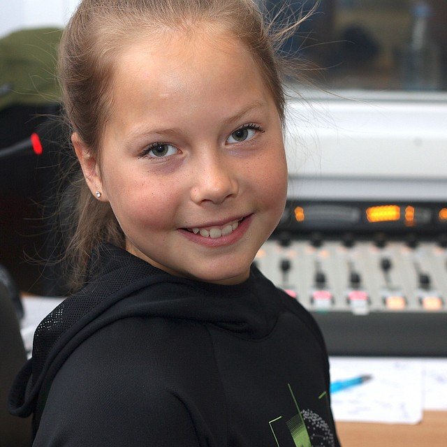 Школьница из Екатеринбурга побила Мировой рекорд во время самоизоляции, простояв 22 минуты на голове