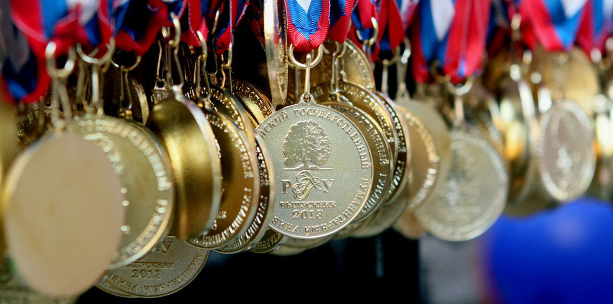Медальный зачёт: почему нельзя заваливать детей призами и наградами