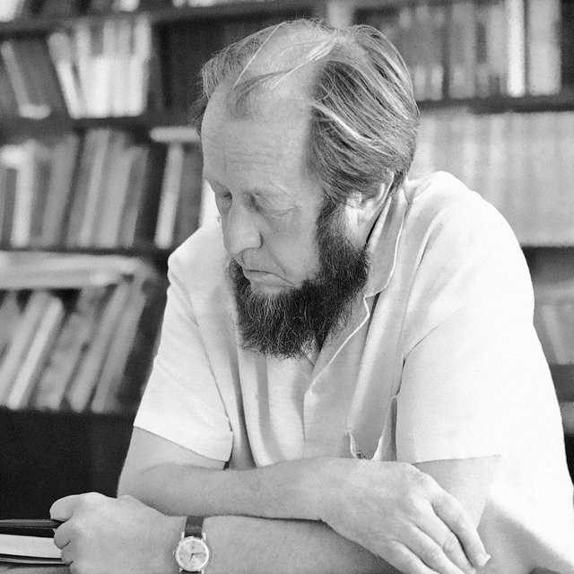 Депутаты просят убрать "Архипелаг ГУЛАГ" из школьной программы. Учителя говорят, что и так не изучают его с детьми