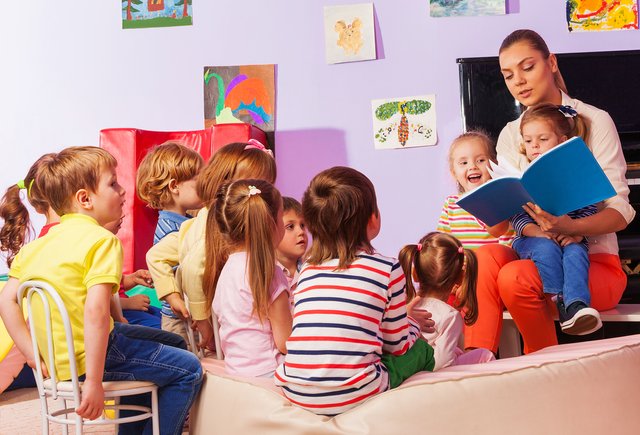 Детский сад присоединяют к школе. Можно ли изменить штатное расписание и ставки сотрудников?