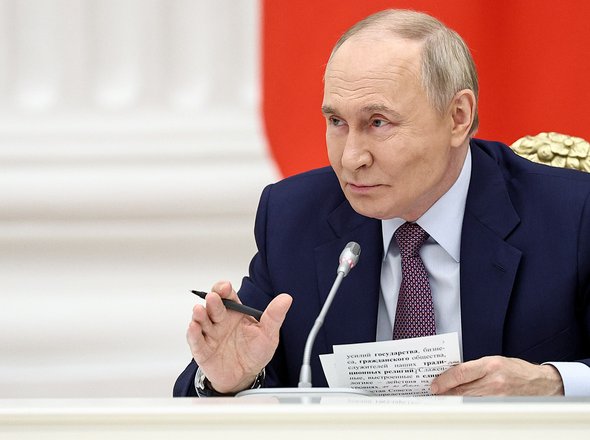 «Не нужно семью откладывать на потом»: 7 проблем, которые обсудили на Совете по демографической политике с Владимиром Путиным