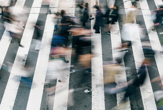 Мне 13 лет, постоянно читаю новости о ЧП и трагедиях и теперь боюсь общественных мест. Нужно ли идти к психологу?