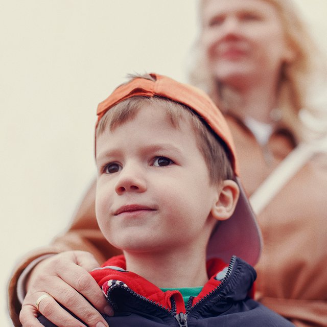 «Про нас думают, что мы скрываем домик на Канарах»: могут ли усыновители заработать на приёмных детях