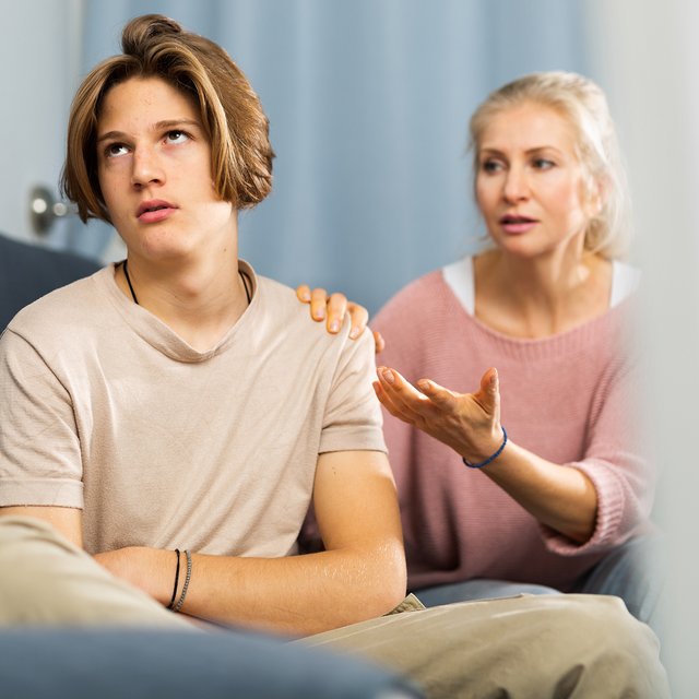 Как достучаться до подростка? Советы для родителей, дети которых на всё отвечают "нормально"