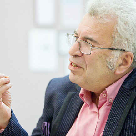 "Кабинет директора - это сливная яма. Сюда не приходят, когда хорошо"