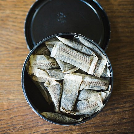 Что такое снюс, чем он опасен и почему им увлечены школьники