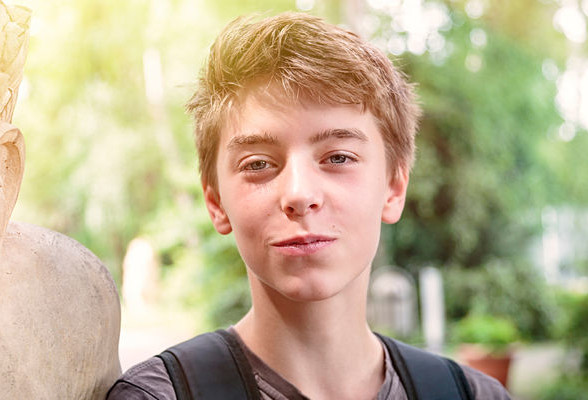 Почему подростки
держат своих
родителей за идиотов