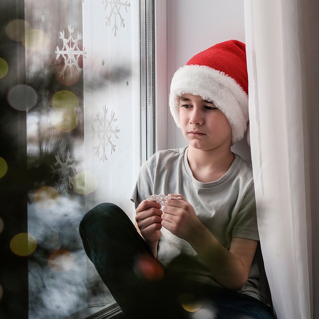 «Воспитатели отдавали всё стукачам». Бывший воспитанник детского дома — о подарках от спонсоров и Новом годе