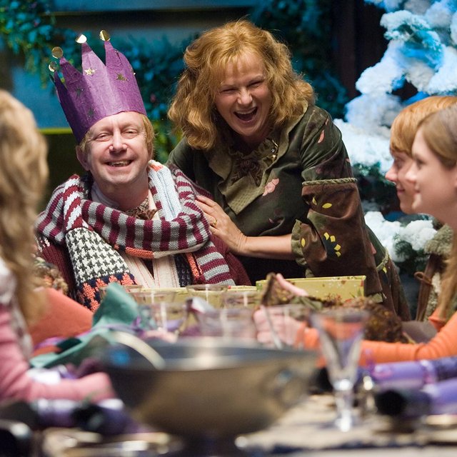 «Смотри, чтобы я на твои окна решетки не поставила»: 10 правил воспитания семьи Уизли из «Гарри Поттера»