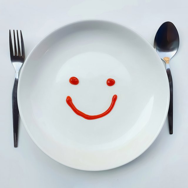 «Эффект кетчупа»: 8 советов, как накормить ребёнка без слёз и страданий