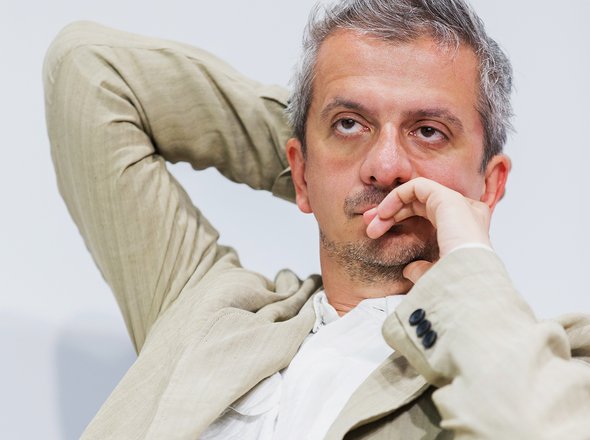 Почему студенты школы-студии МХАТ против нового ректора Константина Богомолова и чем он вообще знаменит