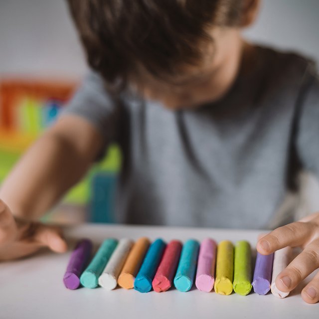 «Они не поломаны, и мы их не чиним»: что важно знать о детях с аутизмом