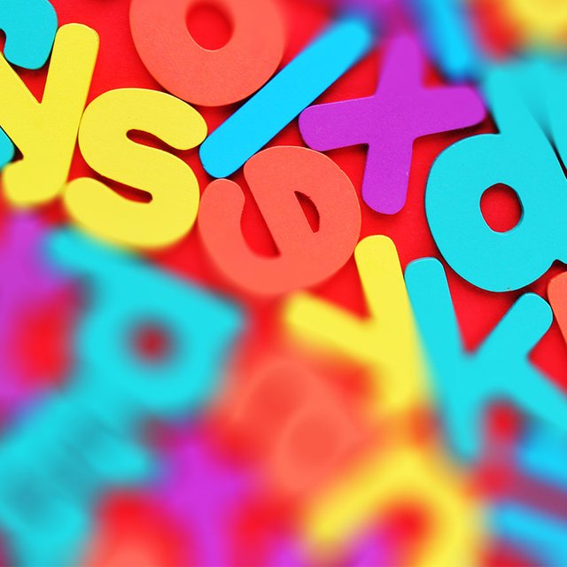 «Саня не хочет быть взрослой, ненавидит среды, семь уроков и свою усталость»: книга про учительницу, которая увольняется каждый день