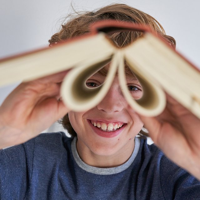 «Книг должно быть много, они должны лежать везде»: 3 простых и эффективных способа приучить ребенка к чтению