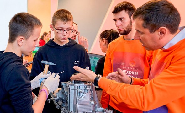 Куда пойти с ребенком в Москве: афиша до конца марта 2025. Форум колледжей в Гостином дворе, 12+