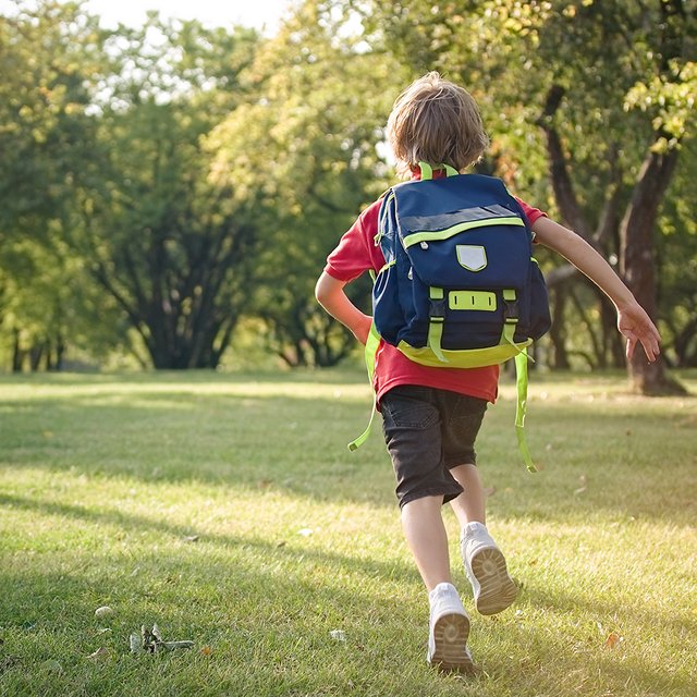 Что делать, если ребёнок прогуливает школу и пытается убежать из дома