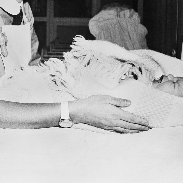 «Не знаю ничего более жалкого, чем грудной ребёнок, привыкший к опиуму»: как и зачем детям раньше давали наркотики