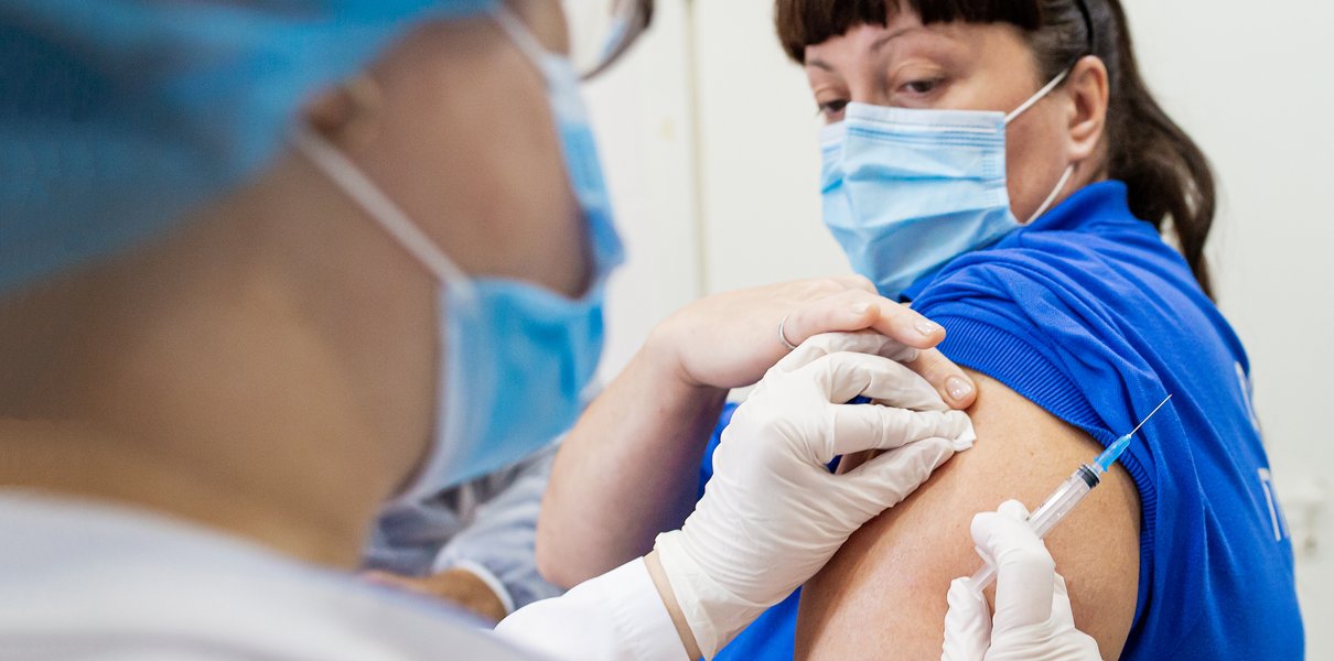 Обязательная вакцинация в России: кто должен сделать прививки и что будет тем, кто откажется