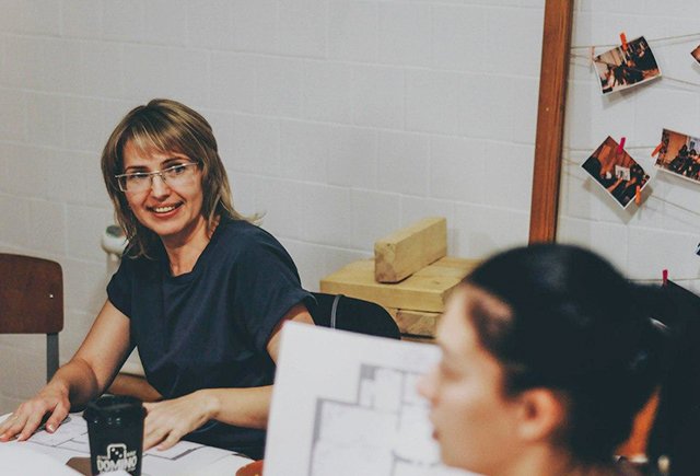 «Почему у нас в городе ничего нет?» Как учительница из Искитима пытается менять жизнь детей