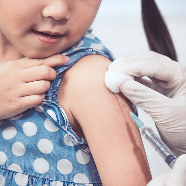 Cамый полный гид по прививкам для детей: подготовка, побочки, медотводы и не только