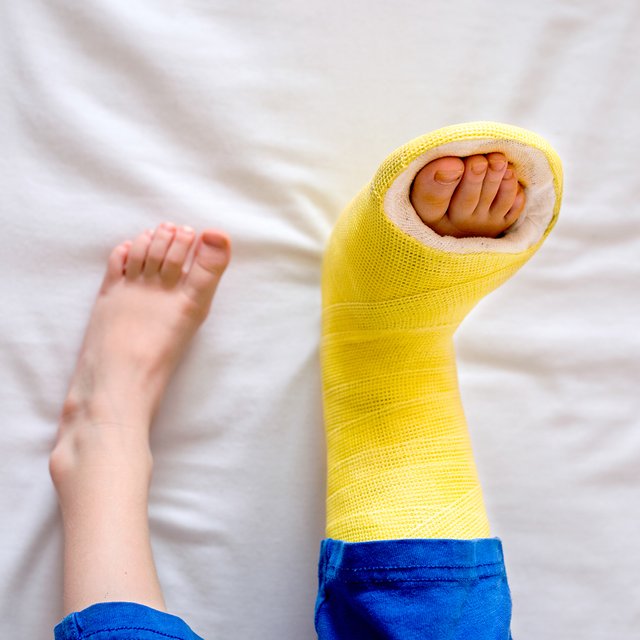 Ребёнок сломал ногу и не может ходить в школу. Можно ли организовать для него дистанционное обучение?