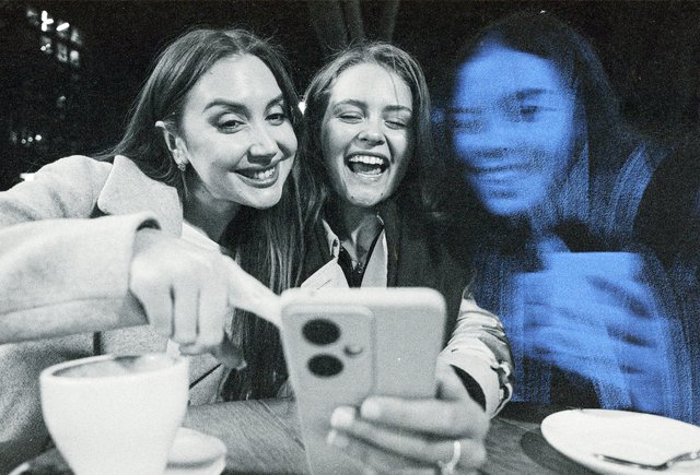 Мне стыдно, что я беднее подруг. Как объяснить, почему я больше не хожу с ними в рестораны?