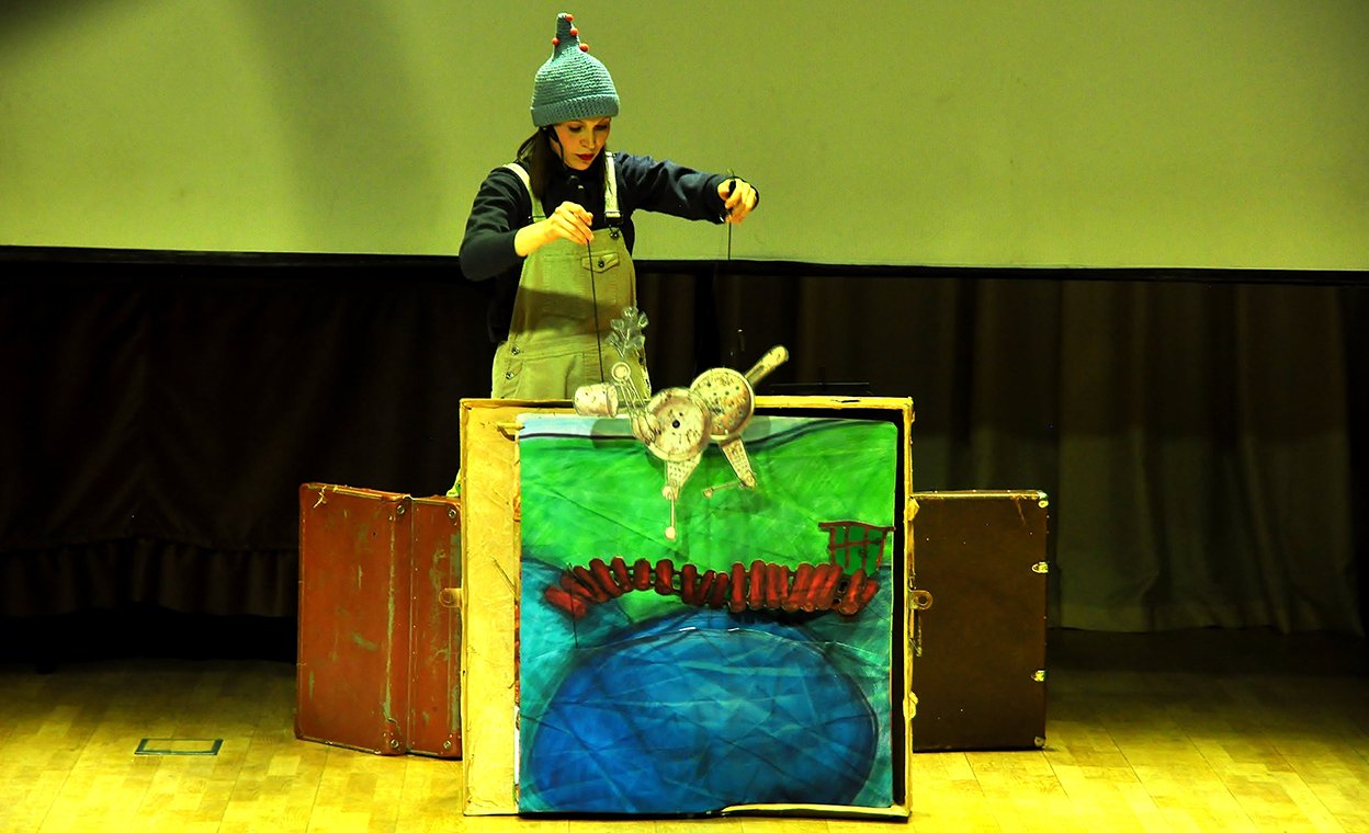 «Ложки, вилки, утюги» — напоминание о том, как важно не забывать о заботе и внимании (0+)