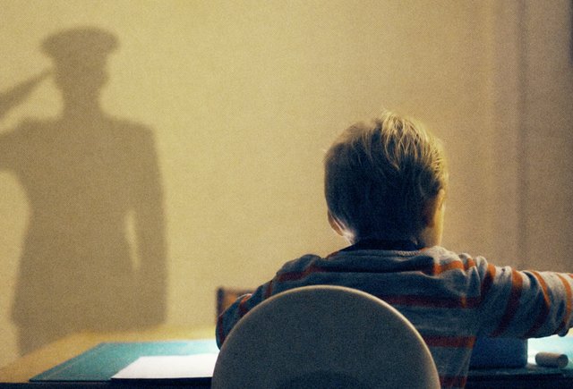 Обложка Отец хочет отправить сына в кадетскую школу против его воли. Как поддержать ребенка?