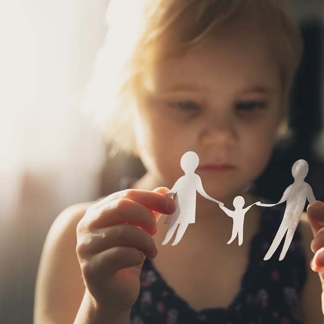 «Ребёнка ты больше не увидишь!». Вопросы об общении родственников с детьми — если родители против