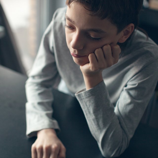 В активной любящей семье растёт замкнутый подросток, который всего боится: нормально ли это