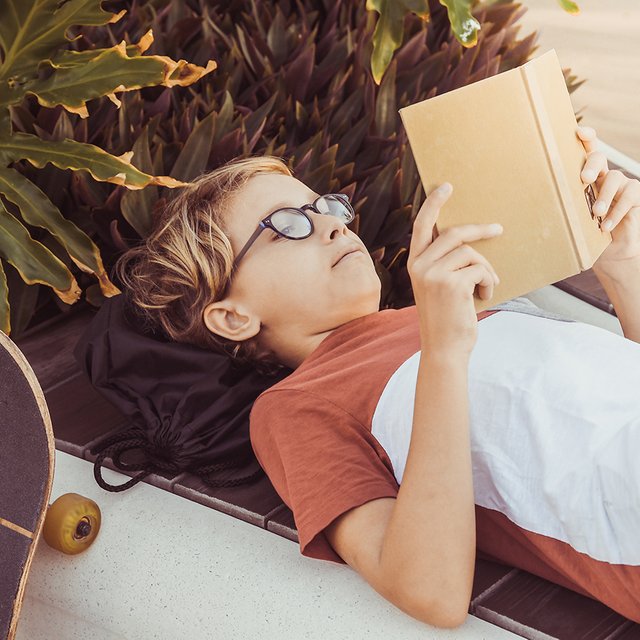 23 книги на лето для школьников: новые приключения и истории, которыми вы сами зачитывались в детстве