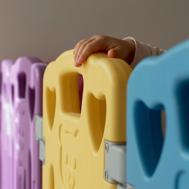 «Меня тоже дети кусают до мяса, и ничего»: дефектолог — о работе в школе-интернате