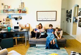 Обложка «480 дней оплачиваемого отпуска на двоих»: как поддерживают молодых родителей в разных странах