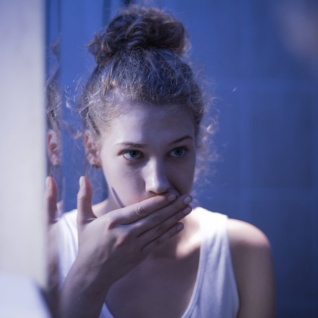 Дочь-подросток говорит, что у неё булимия: что это такое и что делать родителям