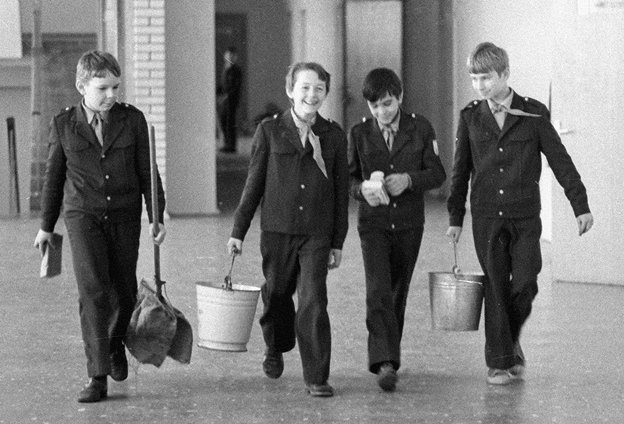 Почему ребёнку лучше стать хорошим слесарем, чем несчастным менеджером