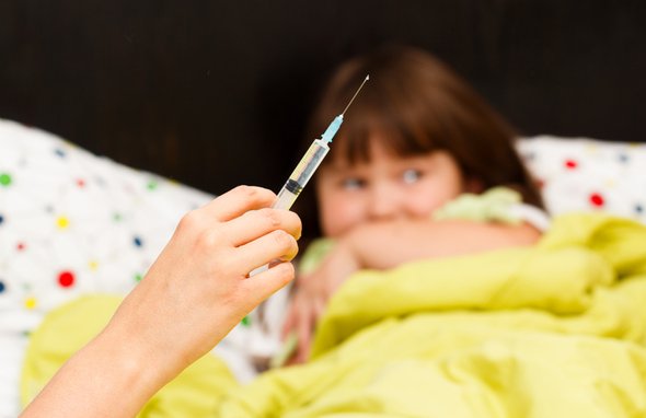 Все больше и больше родителей отказываются от прививок