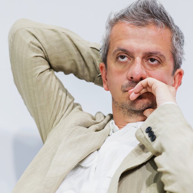 Почему студенты школы-студии МХАТ против нового ректора Константина Богомолова и чем он вообще знаменит