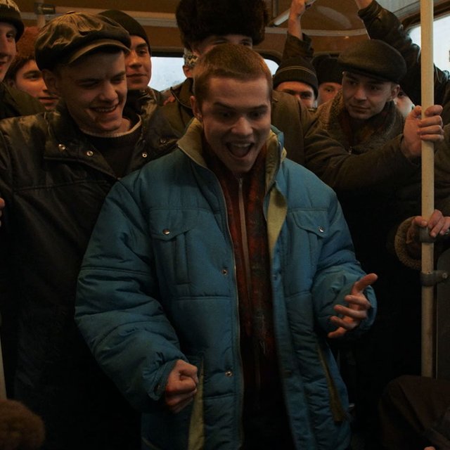 «Не хочу быть чушпаном, хочу с пацанами». Что делать, если вам не нравятся друзья подростка