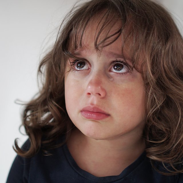 Кричит, топает ногами и впадает в истерику: как договориться с пятилетним ребёнком без скандала