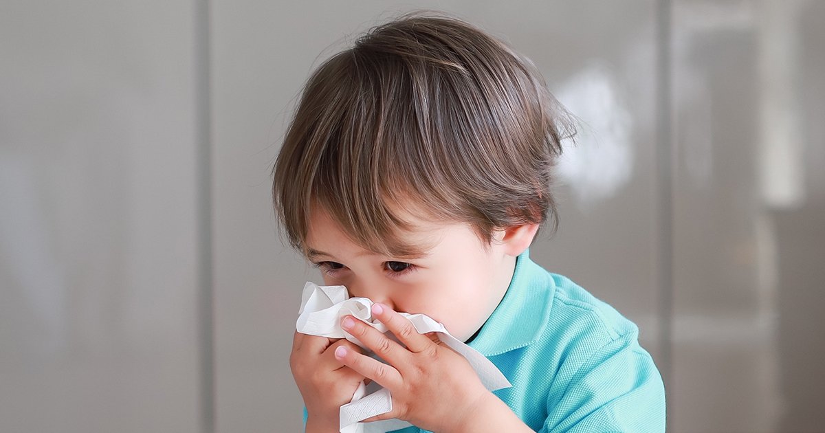 Заложен нос у ребенка в год. Постоянно заложен нос у ребенка. У ребёнка постоянно заложен нос что делать. Оглохшие дети.