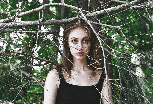 «Мама всё знала, но боялась помешать моей любви». Как в 15 лет меня совратил школьный учитель и почему я не дала ему отпор