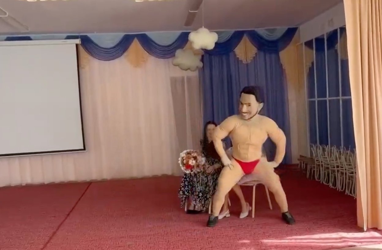 аниматор в костюме «Артура Пирожкова»